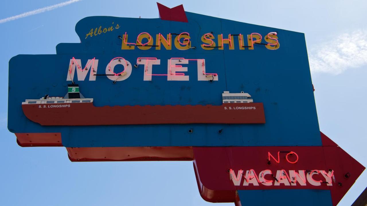 Long Ships Motel Су-Сент-Мари Экстерьер фото